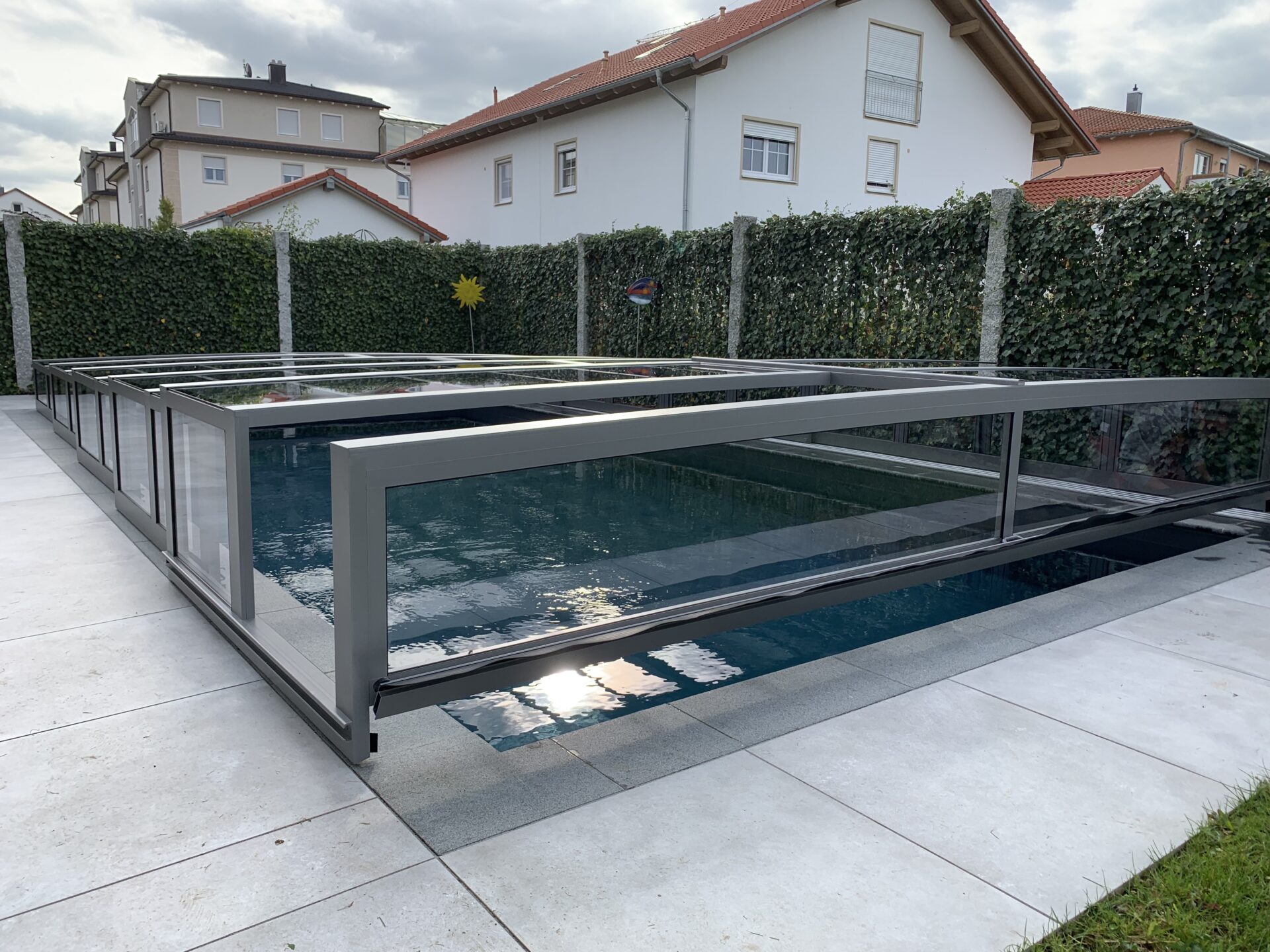 schwimmbadabdeckung schiebehalle